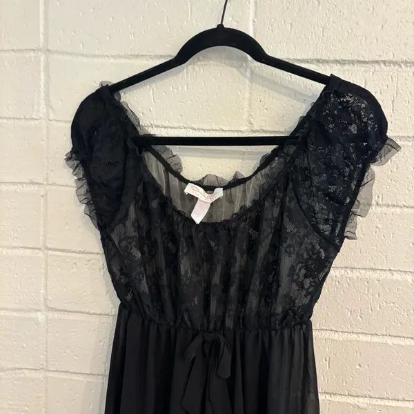 Vintage Oscar de la renta black lace nighty with bow - Image 3