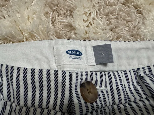 Old Navy Striped Career Shorts size 6 - Image 2