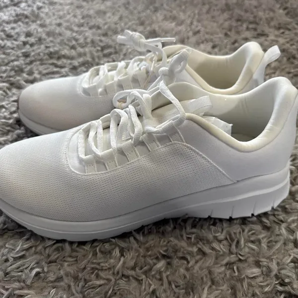NEW CRANE WOMENS 11 tennis shoes white NWT - Image 4