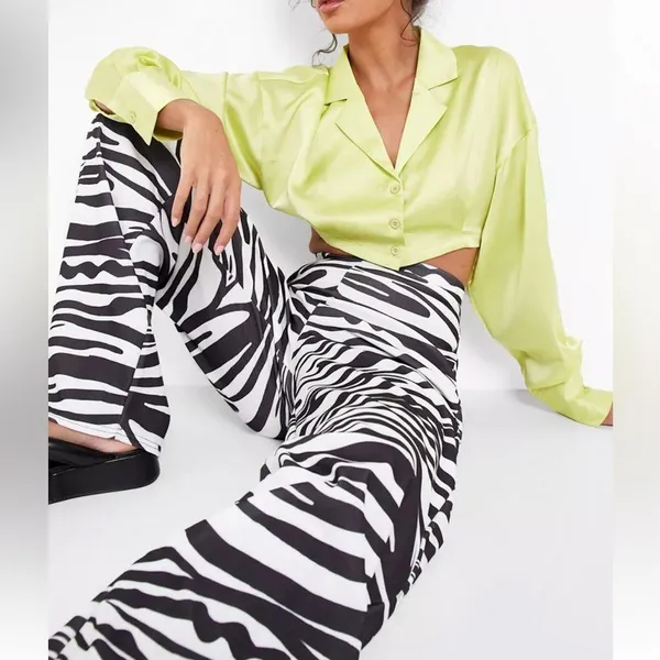 Boohoo Trendy Zebra Print Wide Leg Flare Pants - Image 3