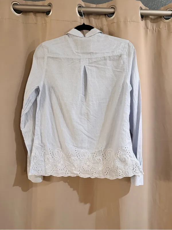 Women’s American Eagle Light Blue Hem Button-Up Shirt - Image 2