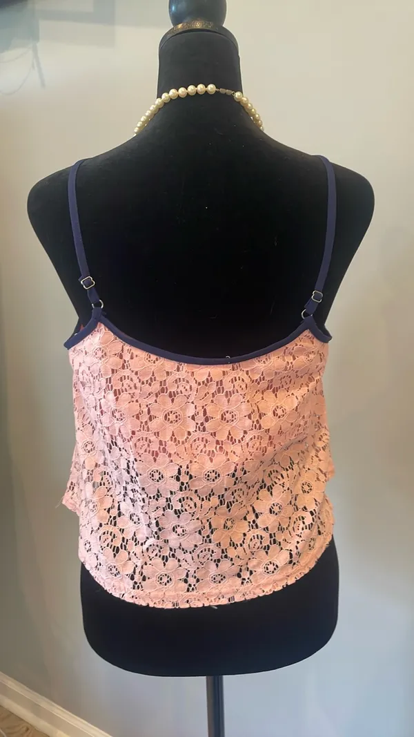 Pink lace cami top like new medium - Image 2