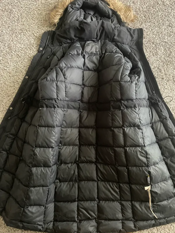 L.L.Bean Acadia Fur Trim Down Parka Coat Jacket in Black Size Medium Regular - Image 5