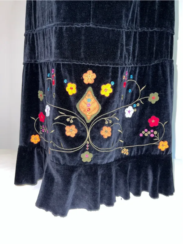 WhimsyGoth Black Velvet Maxi Skirt with Floral Embroidery, Size L - Image 2