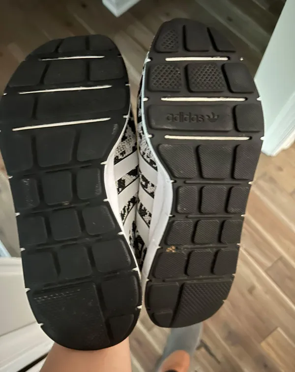 Adidas Swift Runs - Image 4