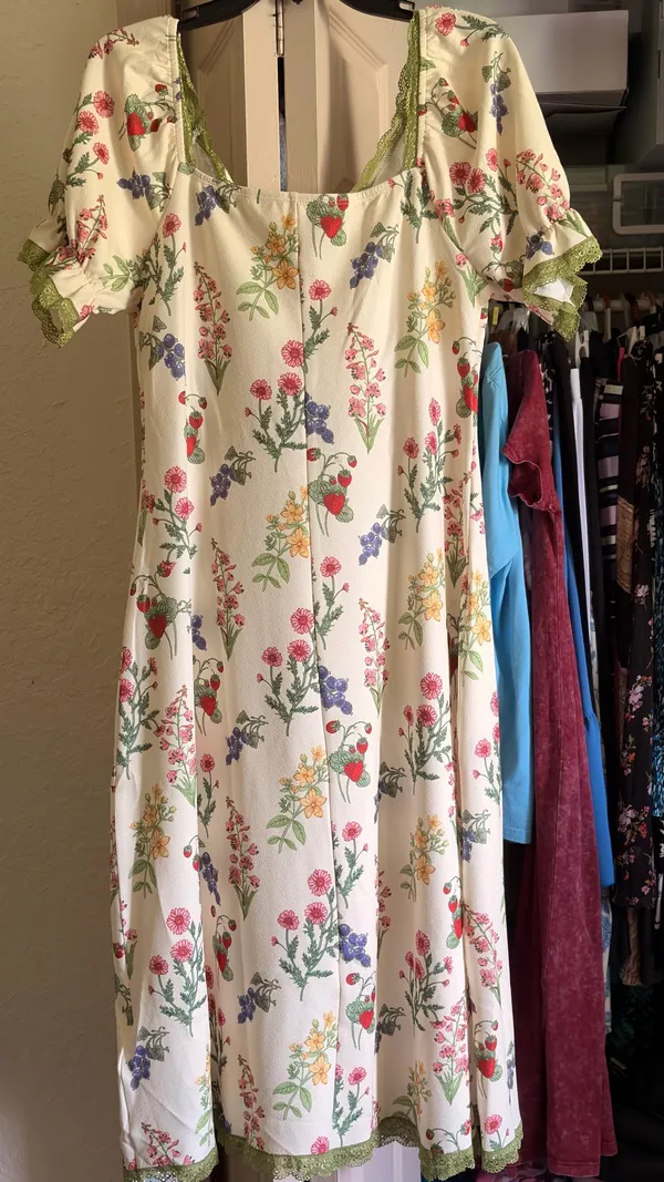 Cider SQUARE NECK STRAWBERRY GRAPHIC CONTRASTING LACE TRIM MIDI DRESS - Image 8