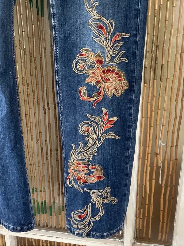 Beca Embroidered Dark Blue Women’s Jeans with Floral Accent - Image 3