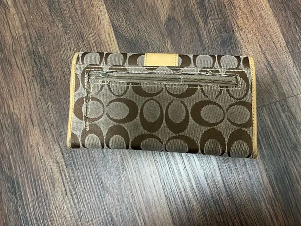 Coach Signature Wallet - Image 2