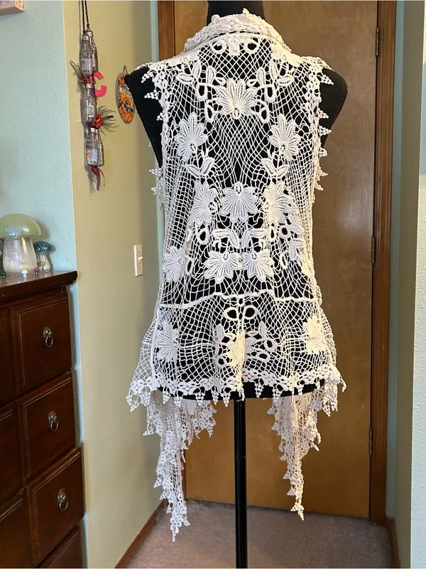 Sun & Shadow ivory crochet floral duster vest pointed hem size S festival boho - Image 3