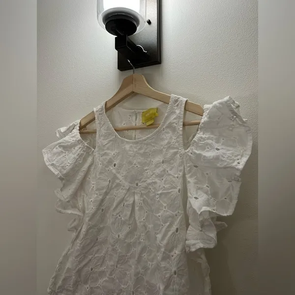 EUC Anthropologie Maeve White Eyelet Cold Shoulder Ruffle Blouse Size Small - Image 3