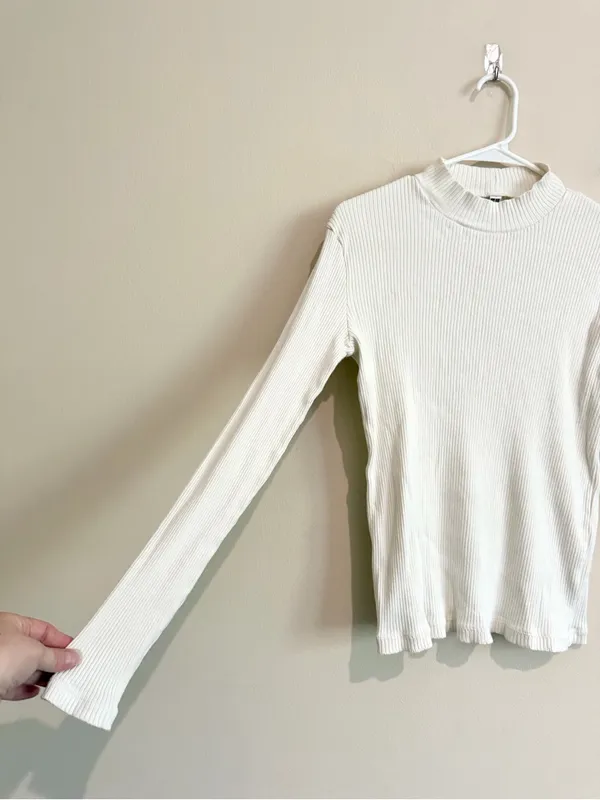 Uniqlo Ribbed Mock Neck Long-Sleeve Slim Fit Top in Off White Size Medium - Image 2