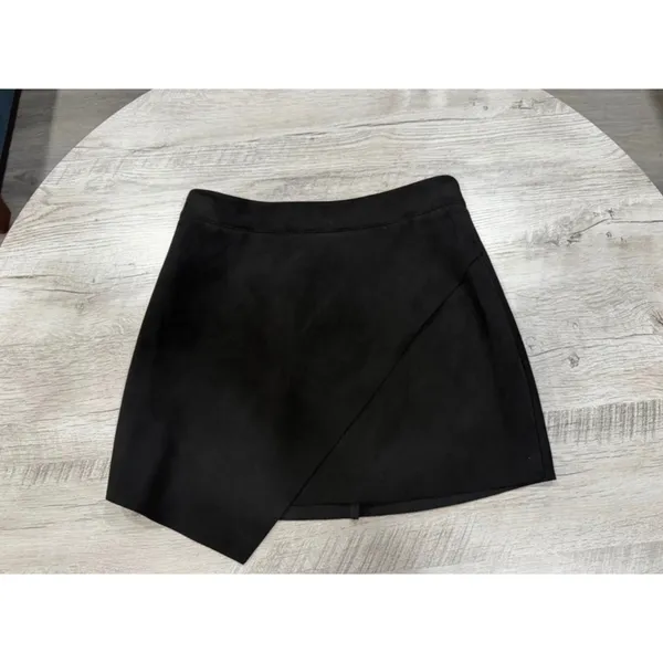 Kendall + Kylie Black Faux Suede Asymmetrical Wrap Mini Skort Size Small Y2K - Image 2