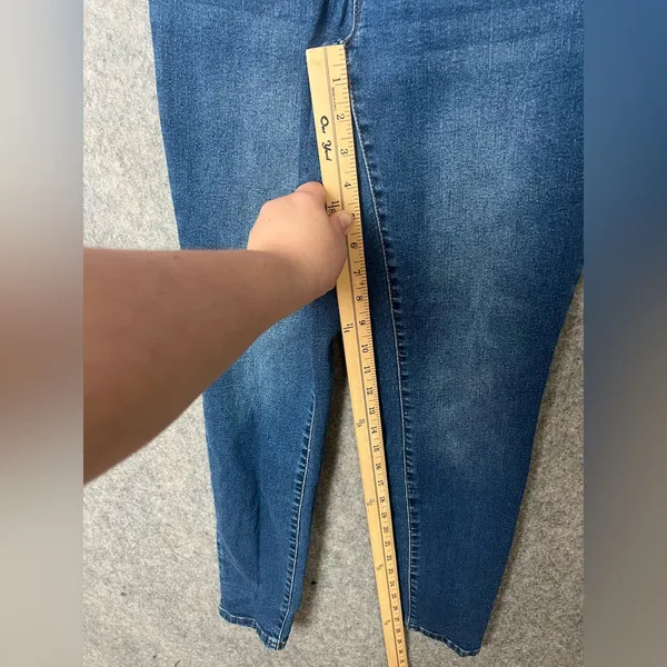 9th & Main Women's Maternity‎ Medium Blue High-Waisted skinny Jeans - Image 3