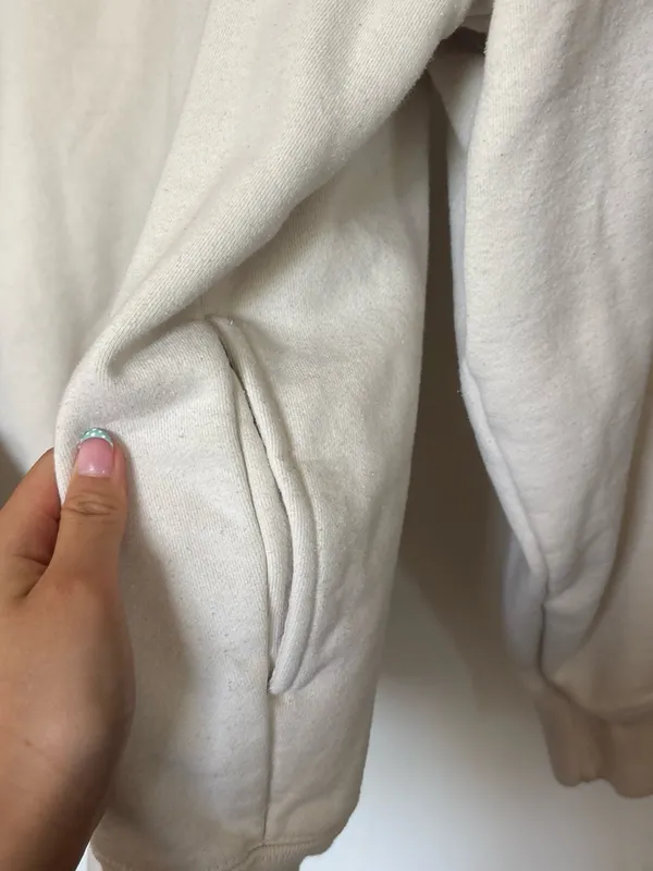 brandy melville NEW YORK Oversized Crewneck Sweatshirt - Image 4