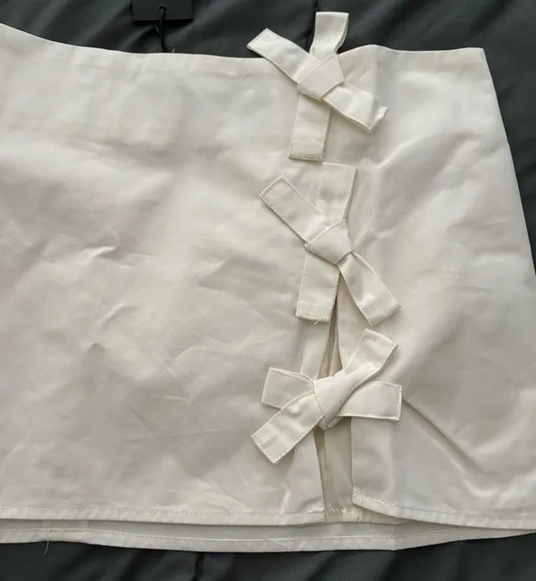 LIONESS White Bow Mini Skirt - Image 2