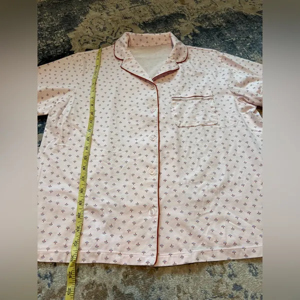 Uniqlo Light Pink Short Pajama Set with Small Floral Print - Image 7