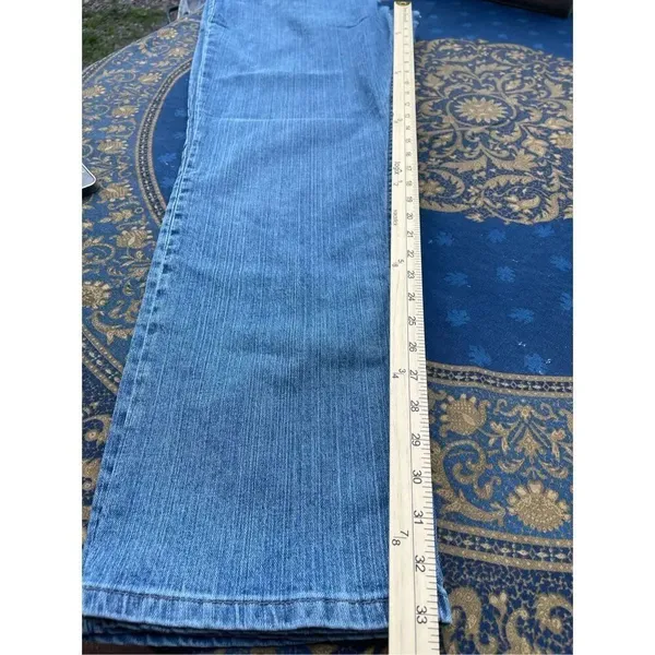 NWT Riders by Lee relaxed fit 18L 33”inseam instantly slims you. Lighter wash. - Image 7