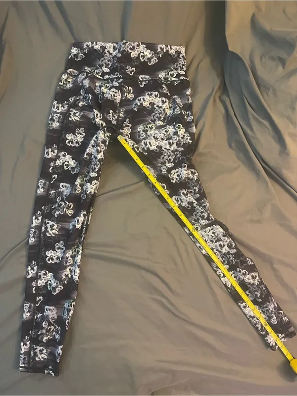 Fabletics Women’s Floral High Rise Ankle Leggings Black/White Size M - Image 2