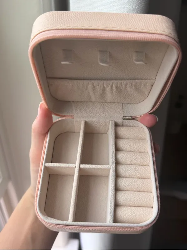 Compact Travel Jewelry Box in Light Pink - Image 5