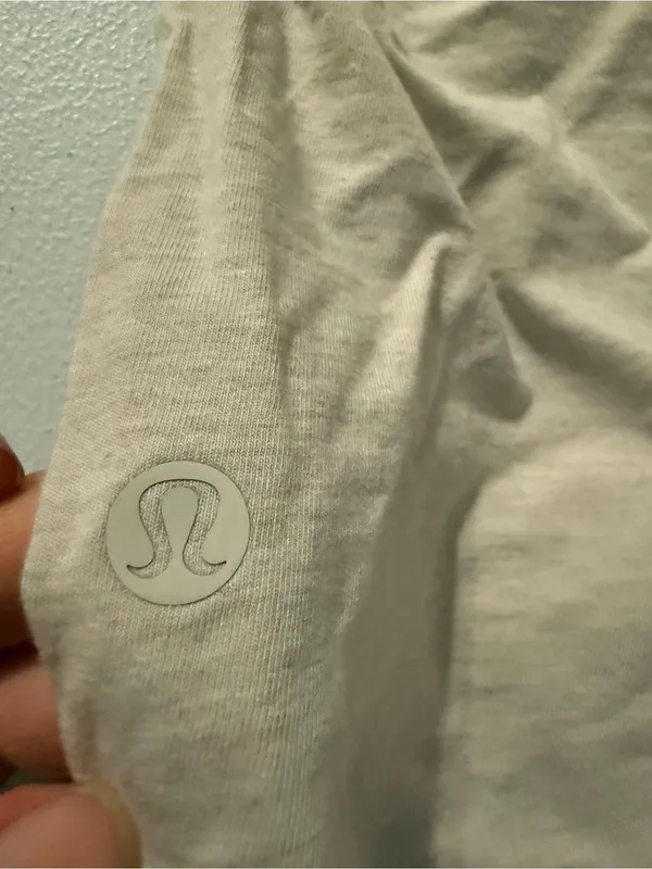 Lululemon Front Tie Crop Tank Size 4 Cream Sleeveless Workout Top Athleisure - Image 4