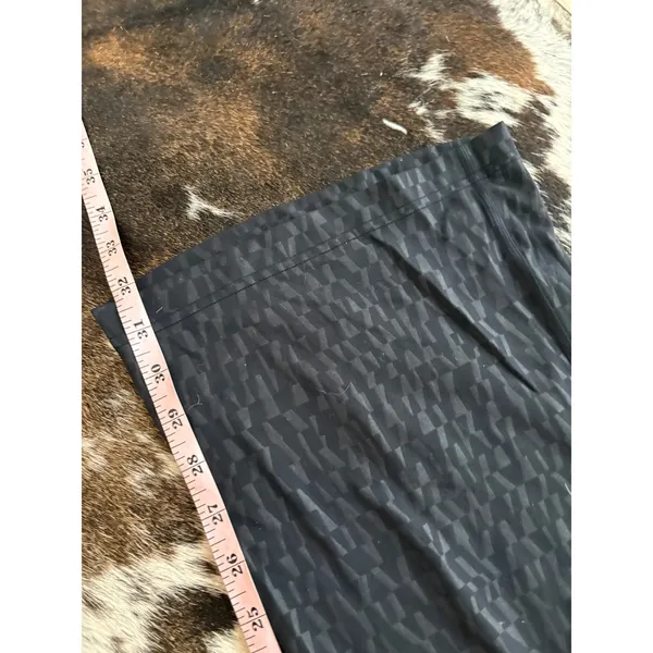 Lululemon Groove Super-High-Rise Flared Pant Segment Emboss Black Size 8 - Image 10