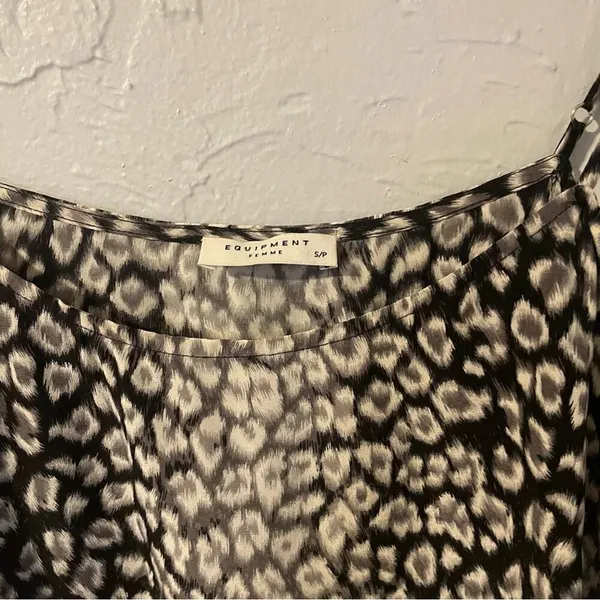 Equipment Black and White Animal Print Camisole 100% Silk‎ size Small - Image 3