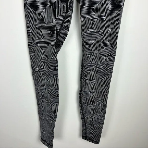 Lululemon Wunder Under Pant‎ (Hi-Rise) Maze Jacquard White Black W5AAYS Size 6 - Image 10