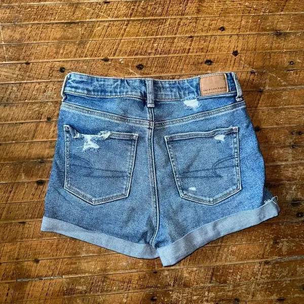 American Eagle mom jean distressed size 2 wedgie shorts - Image 3