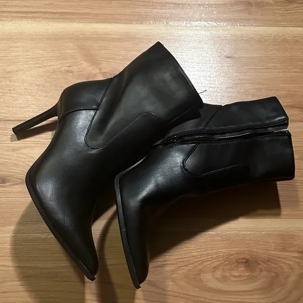 Forever 21 Sleek Black Heeled Boots - Image 4