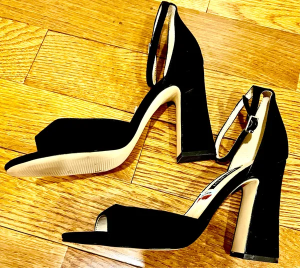 Nine West NWT Gavyn classic suede block heel, open toe statement sandal. 7.5 - Image 7