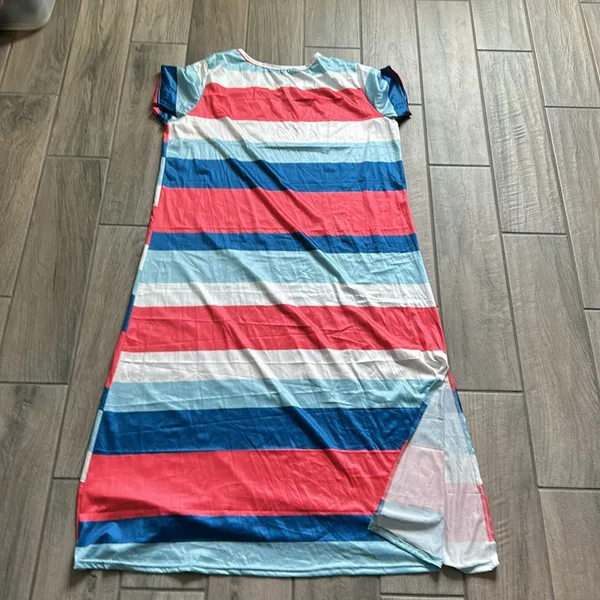 Short sleeve stripe dress with side slit - Image 4