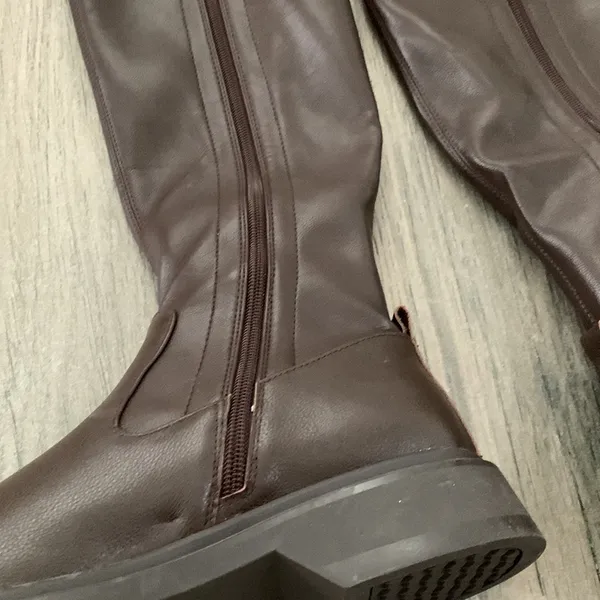 Brown flat boots Size 9 - Image 5