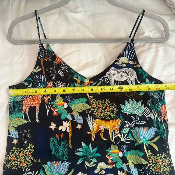 Green Sleeveless Jungle Print Flora and Fauna Satin Tank Top Size Medium - Image 4