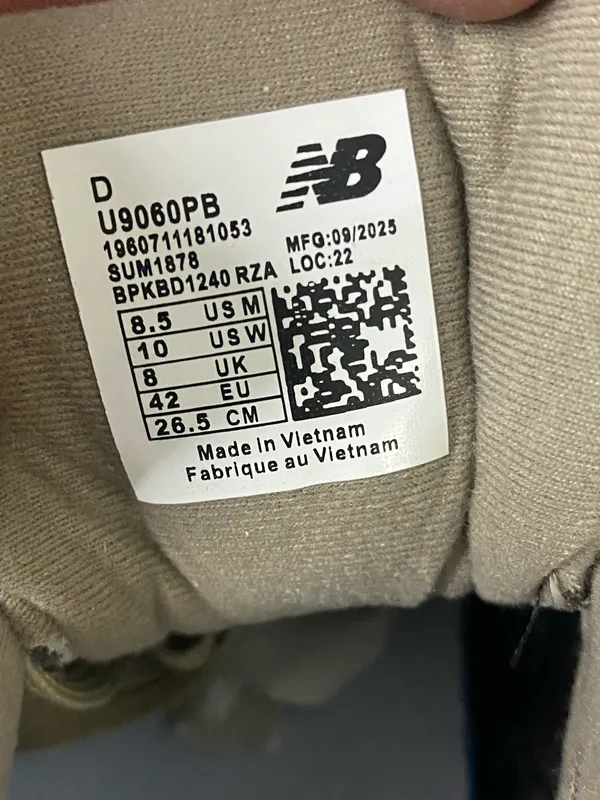 New Balance 9060 Sneakers Shoes Size Mens 8.5 ( Women’s 10) - Image 8