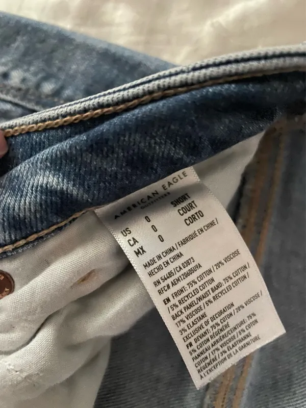 American Eagle Mom Jeans  - Image 4