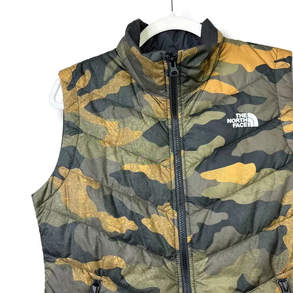 The North Face NWOT Tamburello 2 Burnt Olive Green Waxed Camo Print Puffer Vest - Image 7