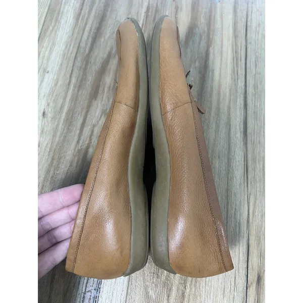 Vtg Clarks Wm 8M Genuine Leather 76946 Tan Brown Flat Loafers Square Toe Bow - Image 5