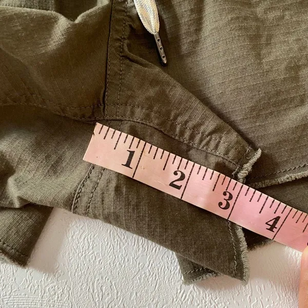 Vuori Women’s XL Olive Green Organic Cotton Utility Shorts Drawstring - Image 7