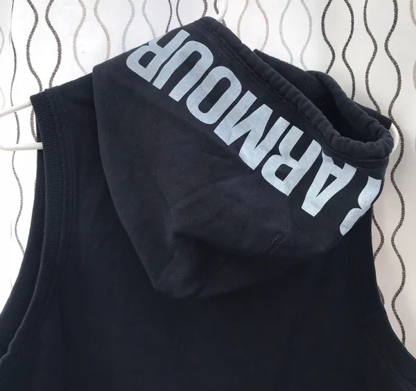 Under Armour Sleveless Hoodie - Image 6