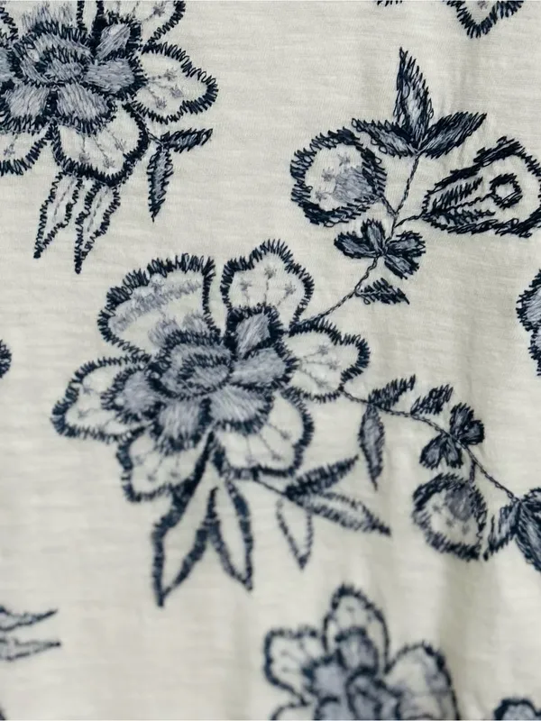 LOFT White Blue Floral Embroidered Scoop Neck Short Sleeve T-Shirt Size XS - Image 4