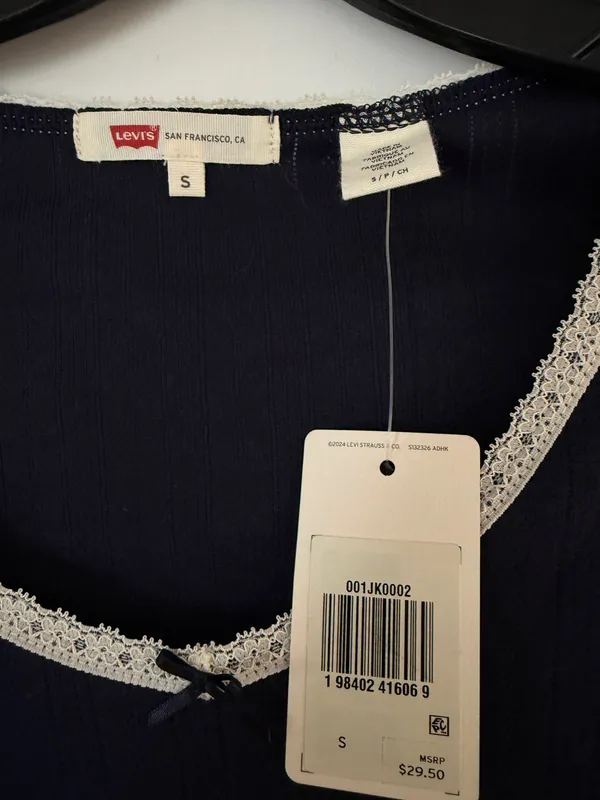 New levi navy top with lace - Image 3