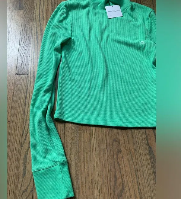 NWT American eagle green long sleeve turtleneck medium - Image 2