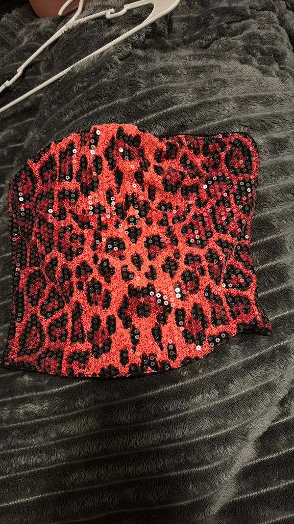 Pink sequin going out top - Image 4