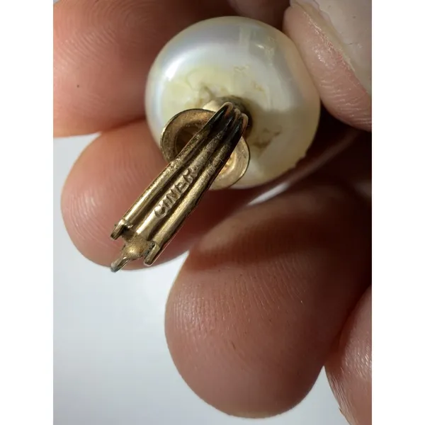 Vintage Signed 80s 90s‎ Ciner Faux Pearl Cabochon Gold Tone Clip-on Earrings - Image 3