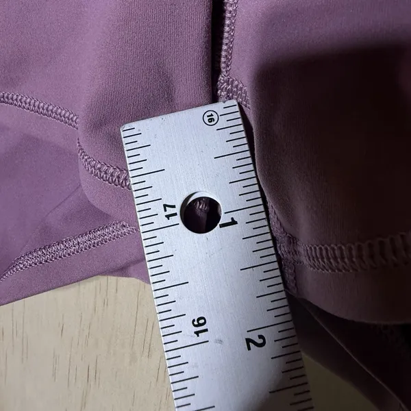 Lululemon Rogue Renegade High Rise Shorts 2.5" Size 4 Midnight Orchid Pockets - Image 4