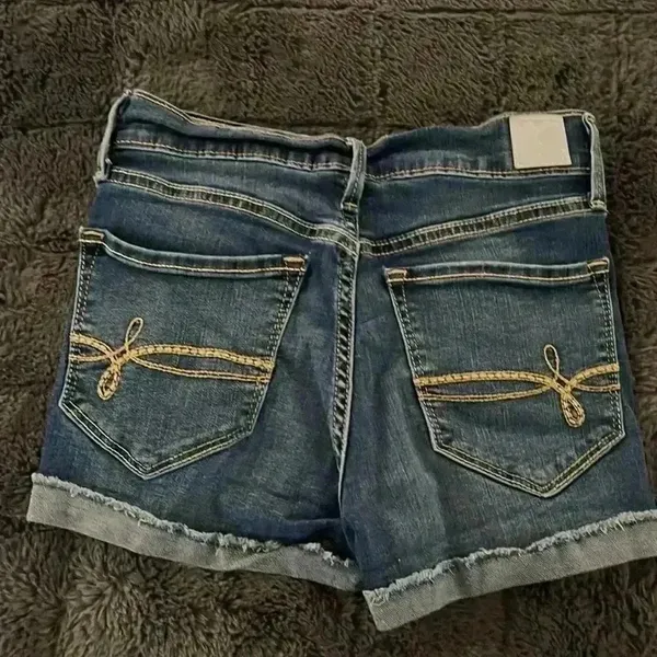 Levi’s high-rise distressed shorts - Image 4