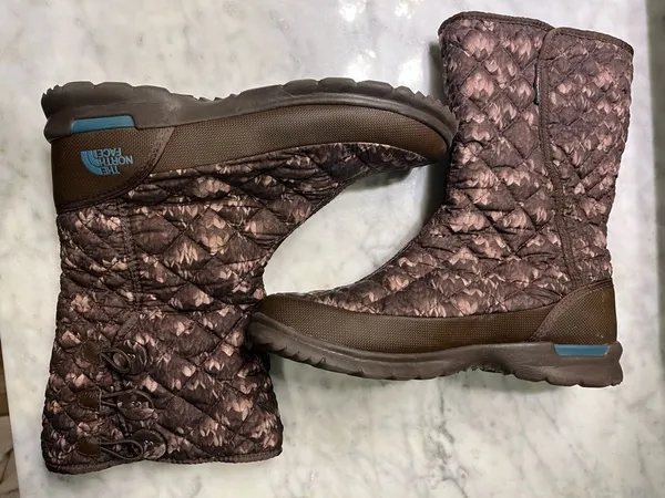 The North Face Quilted Brown Floral-Print Insulated Boots - Image 5