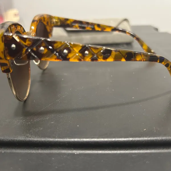 Tortoise Shell Sunglasses Brown - Image 4