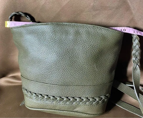 Saddle River Chic Green Leather Bucket Bag - Image 3