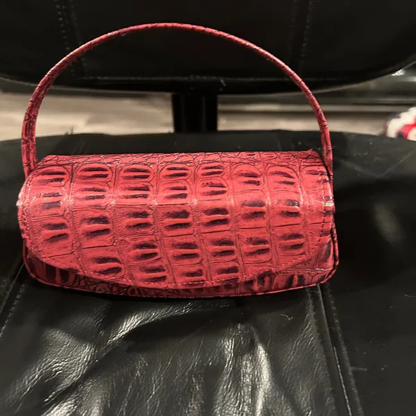 Red Crocodile - Image 3